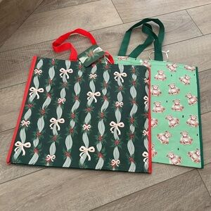 Homegoods TJMaxx Marshalls Christmas Teddy Bear & Bow Print Tote Bags Set of 2